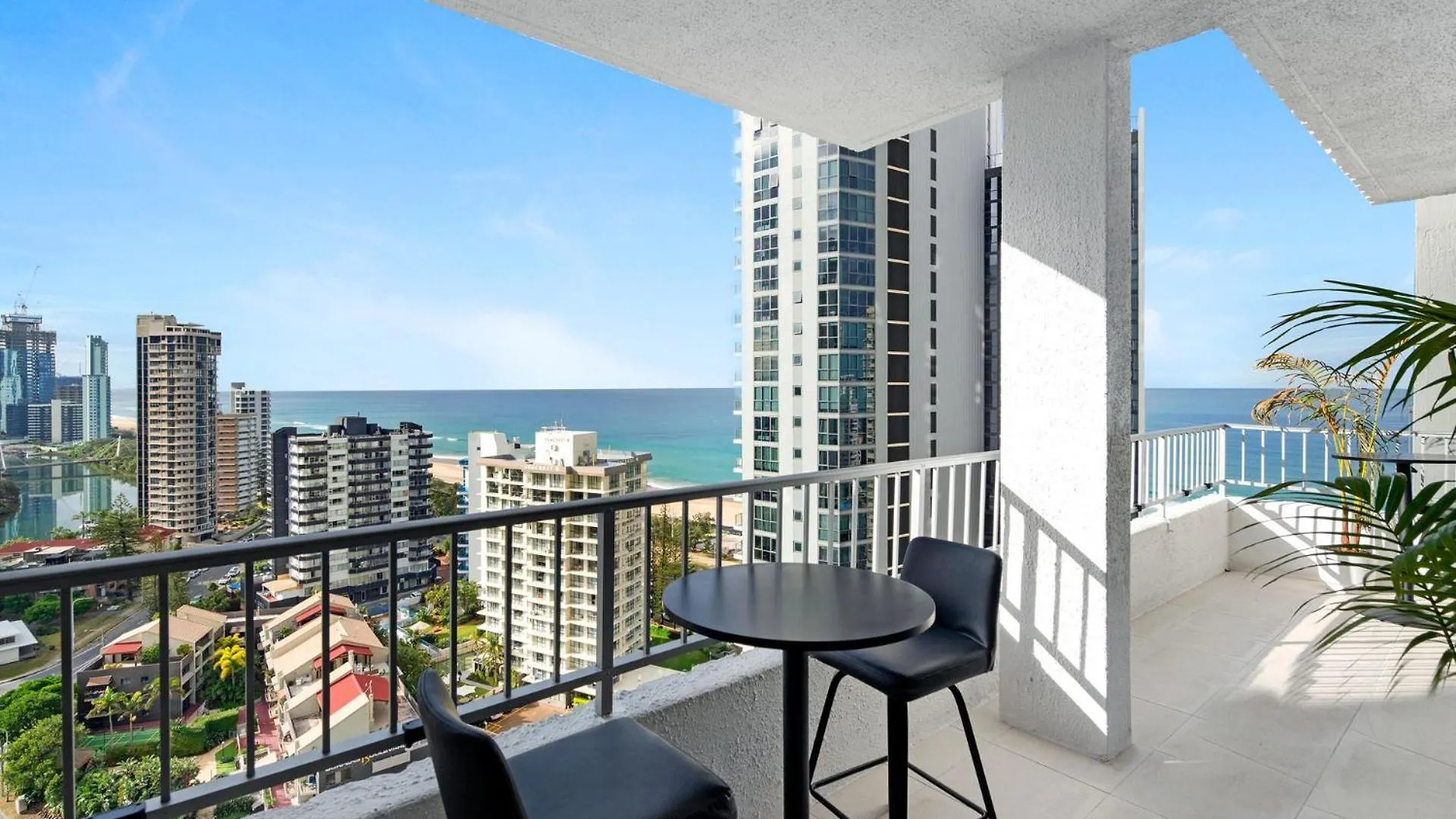 Magnificent Ocean Views Apartment In Surfers Paradise - Coasthm location